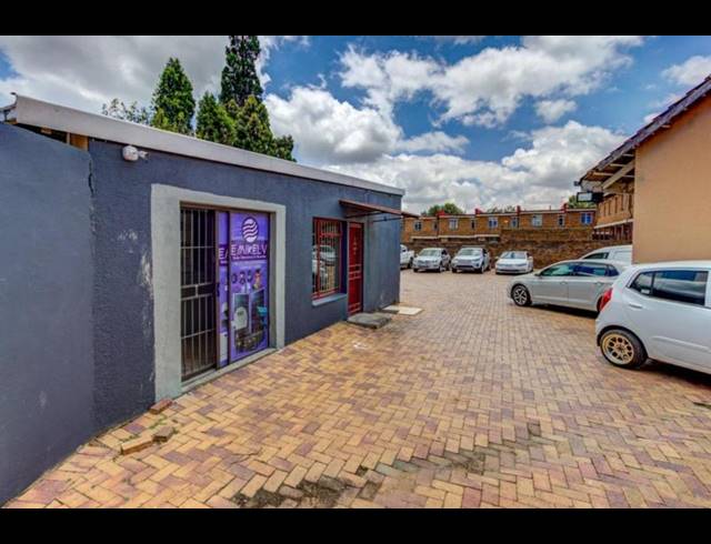 BUSINESS FOR SALE IN KEMPTON PARK EXT 04